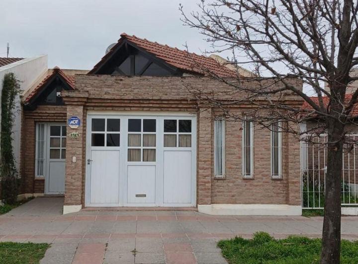 Casa · 143m² · 4 Ambientes · 1 Cochera