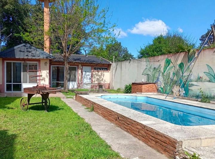 Casa · 180m² · 3 Ambientes · 2 Cocheras