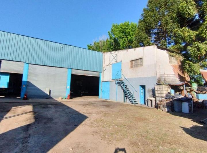Bodega-Galpón · 2463m²