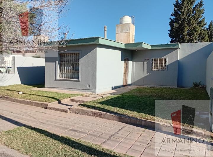 Casa · 100m² · 8 Ambientes · 1 Cochera