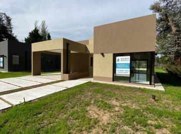 MOU-MOU-437_2 · Casa a Estrenar 210 m² Excelente Detalles de Terminacion Pileta, Riego, Suite, R
