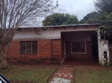 Casa de 4 ambientes, Apóstoles · Terreno en Esquina con Casa Habitable – Excelente Ubicación