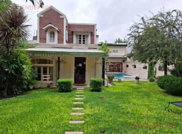 Casa · 110m² · 4 Ambientes · 2 Cocheras · Hermosa Casa en San Vicente con Parque y Pileta