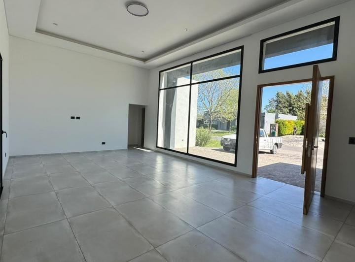 Casa · 180m² · 5 Ambientes · 2 Cocheras