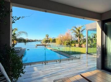Casa · 390m² · 6 Ambientes · 4 Cocheras · Destacada Propiedad en Alisos Al Agua en Venta