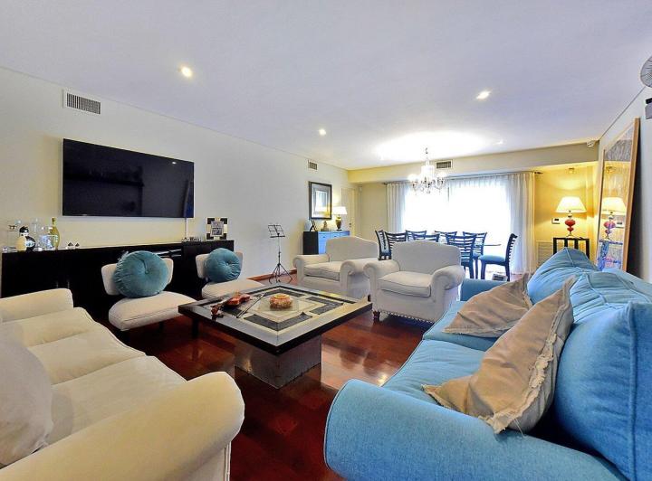 Casa · 290m² · 5 Ambientes · 1 Cochera
