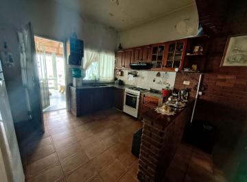 rs:zwx6parcm1mxu2g3dp43kh7j · Venta Casa 4 Amb en Ramos Mejía Cochera y Patio