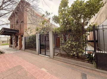 Casa · 140m² · 2 Ambientes · Casa en Venta en La Plata Meridiano V con Dos Dorm. y Parque