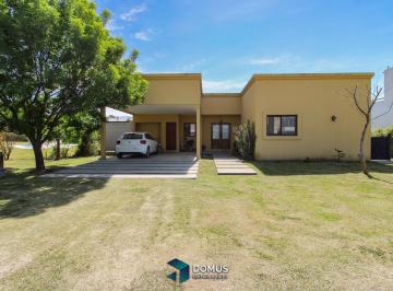 Casa · 218m² · 3 Dormitorios · 2 Cocheras · Venta Casa en Jardines de San Lorenzo