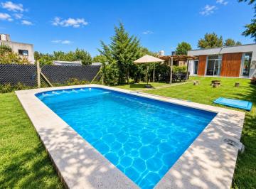 Quinta vacacional · 75m² · 4 Ambientes · 2 Cocheras · Quinta en Arana