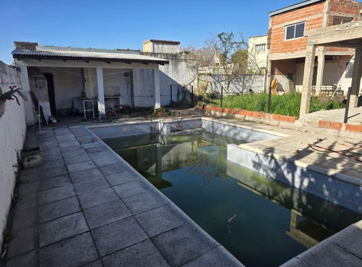 Casa · 490m² · 5 Ambientes · 3 Cocheras