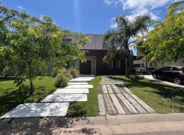 Casa · 270m² · 6 Ambientes · 2 Cocheras · Casa Al Lago en Venta Barrio El Encuentro / Tigre Cercano a Nordelta