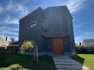 Casa de 4 ambientes, Pilar · Casa en Venta 3 Dorm. + Vestidor + Cochera + Parrilla + Pileta + Losa Radiante + Apto Credito