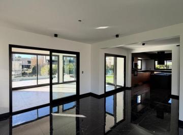 Casa · 270m² · 5 Ambientes · 1 Cochera · Casa 5 Ambientes Rumenco Joven