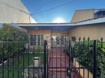 Frente · Dueña Alquila Excelente Chalet Céntrico Para Uso Profesional o Vivienda