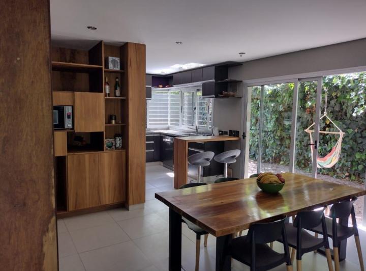 Casa · 180m² · 7 Ambientes · 2 Cocheras