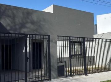 Casa · 120m² · 2 Dormitorios · 1 Cochera · Venta de Casa en Barrio Guadalupe