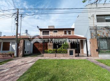 Casa · 299m² · 9 Ambientes · 2 Cocheras · Espectacular Propiedad