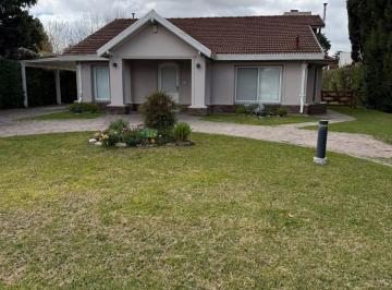 Casa de 4 ambientes, Cañuelas · Casa en Venta Club de Campo La Martona. Grupo Electrogeno Onda. Pileta Calefaccionada.