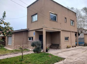 Casa · 180m² · 4 Ambientes · Casa en Venta, 4 Ambientes, Quincho, Piscina, Trtadora y Garaje