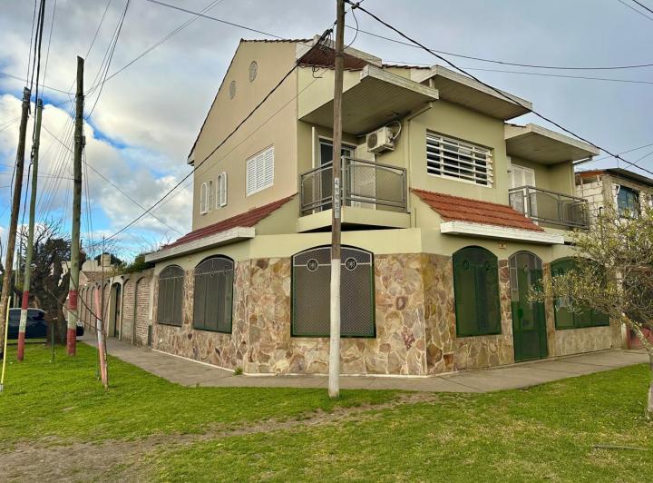 Casa · 156m² · 6 Ambientes · 2 Cocheras