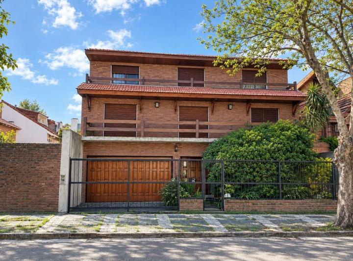 Casa · 489m² · 10 Ambientes · 2 Cocheras