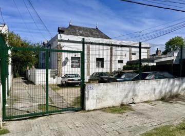 Departamento · 50m² · 3 Ambientes · 1 Cochera · Alquiler de Apartamento Tipo Casa de 2 Dorm. en Prado, Montevideo