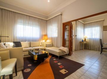 Casa · 135m² · 4 Ambientes · 1 Cochera · Casa Chalet en Venta 4 Ambientes con Jardín, Parrilla y Cochera en Florida, Vicente López, G. B. a. Zo