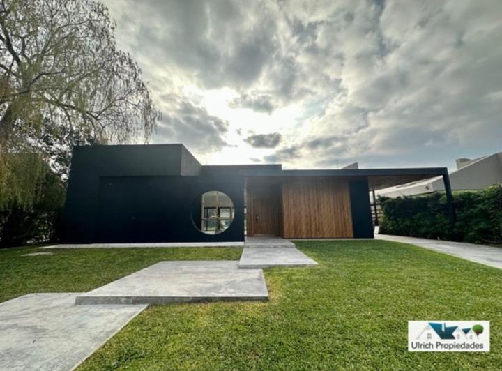 Casa · 162m² · 5 Ambientes · 1 Cochera