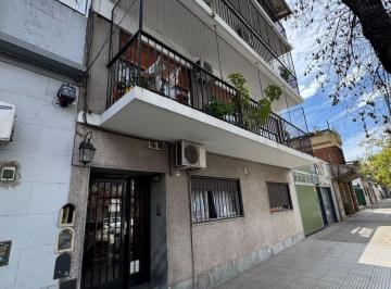 Departamento de 3 ambientes, Monte Castro · Departamento Tres Ambientes Al Frente con Balcon