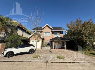Casa · 230m² · 5 Ambientes · 2 Cocheras · Casa 5 Ambientes con Pileta en Venta - Barrancas de Guido - Quilmes