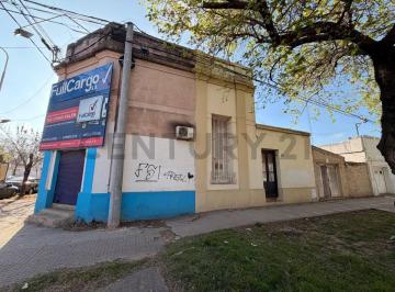 Casa · 204m² · 6 Ambientes · Propiedad en Venta en Rafaela - Esquina Sobre Av - Uso Mixto