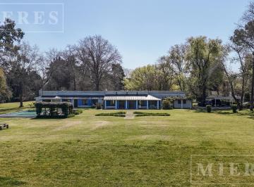Casa · 246m² · 7 Ambientes · Chacra en Venta en Villa Rosa