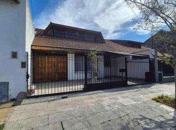 Casa · 150m² · 5 Ambientes · 2 Cocheras · Alquiler de Casa en Martinez