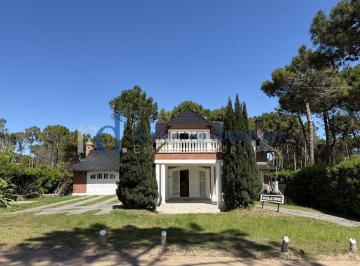 DEI-DEI-2223_2 · Casa 4 Dorm. en Venta en Pinamar Norte