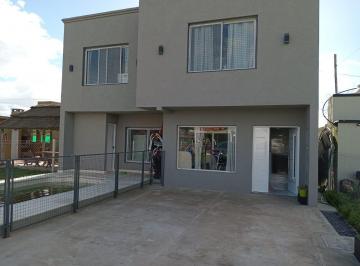 Casa · 135m² · 5 Ambientes · 1 Cochera · Casa con Pileta Barrio Cerrado