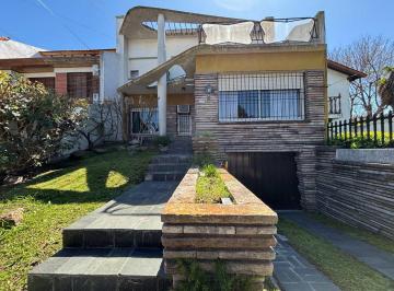 Casa · 355m² · 6 Ambientes · 4 Cocheras · Venta Casa 6 Amb - V. Sarmiento - Quincho y Pileta