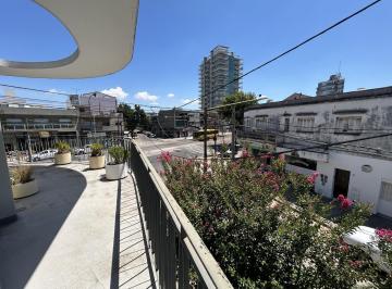 Casa · 200m² · 5 Ambientes · Casa en Alquiler Temporario 4 Dorm. Terraza y Pileta en Beccar