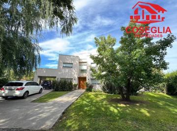 Casa · 195m² · 6 Ambientes · 1 Cochera · Casa en Alquiler en Springdale en Derqui