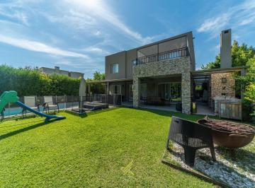 Casa · 236m² · 7 Ambientes · 1 Cochera · Casa en Las Tipas, Nordelta