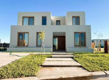 Casa · 250m² · 6 Ambientes · 2 Cocheras · Casa en Don Torcuato