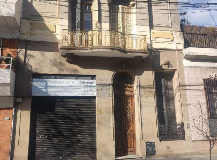 Casa · 400m² · 7 Ambientes · 1 Cochera