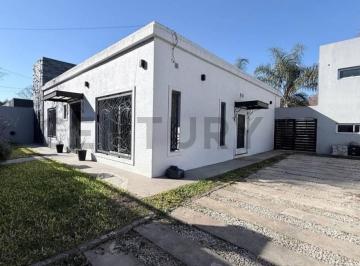 Casa · 260m² · 5 Ambientes · 1 Cochera · Casa en Venta C/ Parque, Piscina en Ranelagh