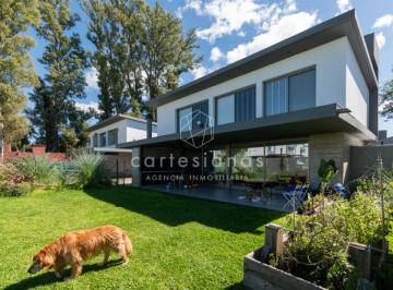 Casa · 196m² · 5 Ambientes · 3 Cocheras · Housing La Carolina H2 Casa de 3 Dorm en Venta