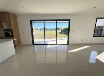 Casa · 151m² · 5 Ambientes · 2 Cocheras · Casa en Venta en Santa Sofía, Pilar del Este, Pilar