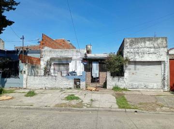 Casa · 70m² · 3 Ambientes · Venta - Permuta Casa/lote - Villa Luzuriaga