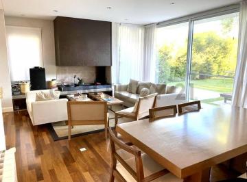 Casa · 220m² · 5 Ambientes · 2 Cocheras · Impecable Casa en Venta Lote Interno