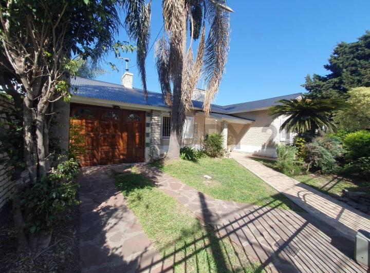Casa · 160m² · 4 Ambientes · 3 Cocheras