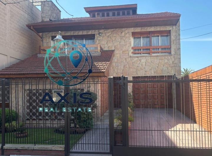 Casa · 536m² · 5 Ambientes · 2 Cocheras