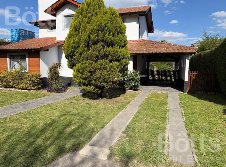 Casa · 129m² · 5 Ambientes · 2 Cocheras